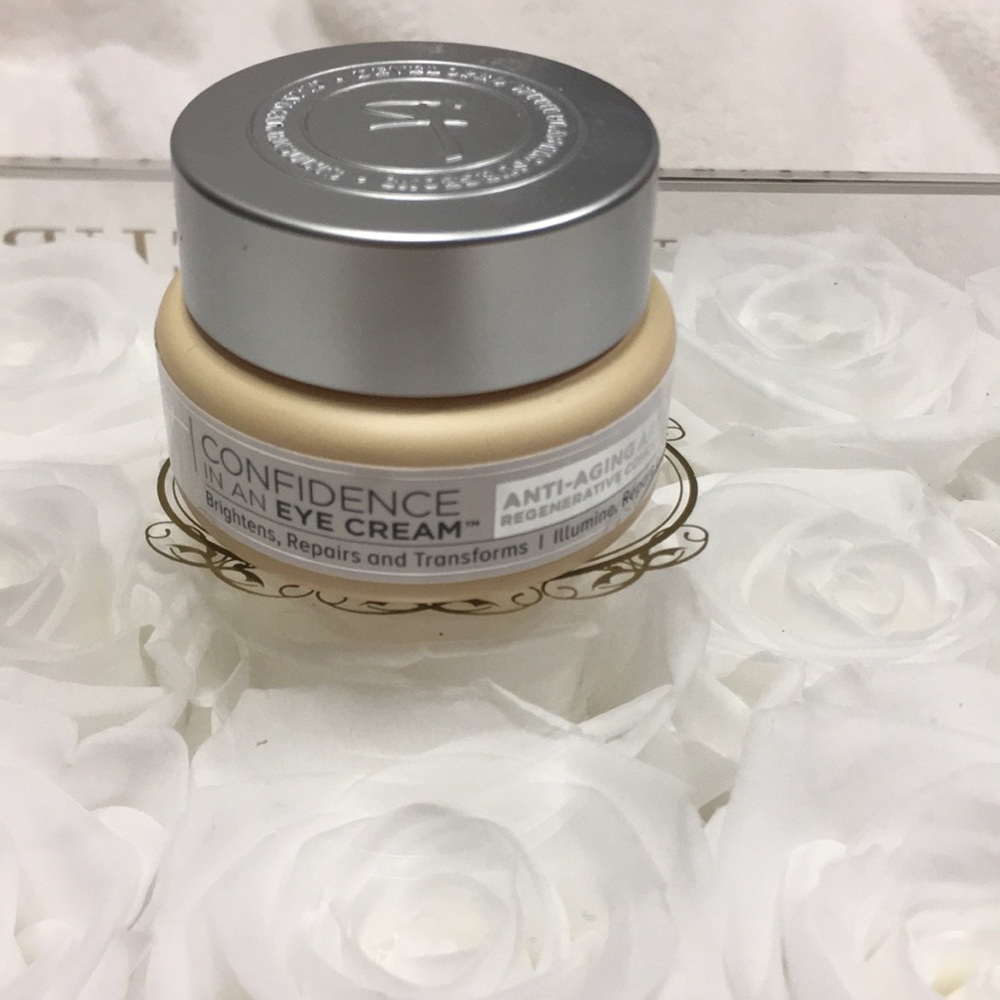 NEW it confidence in an eye cream 0.5 fl oz